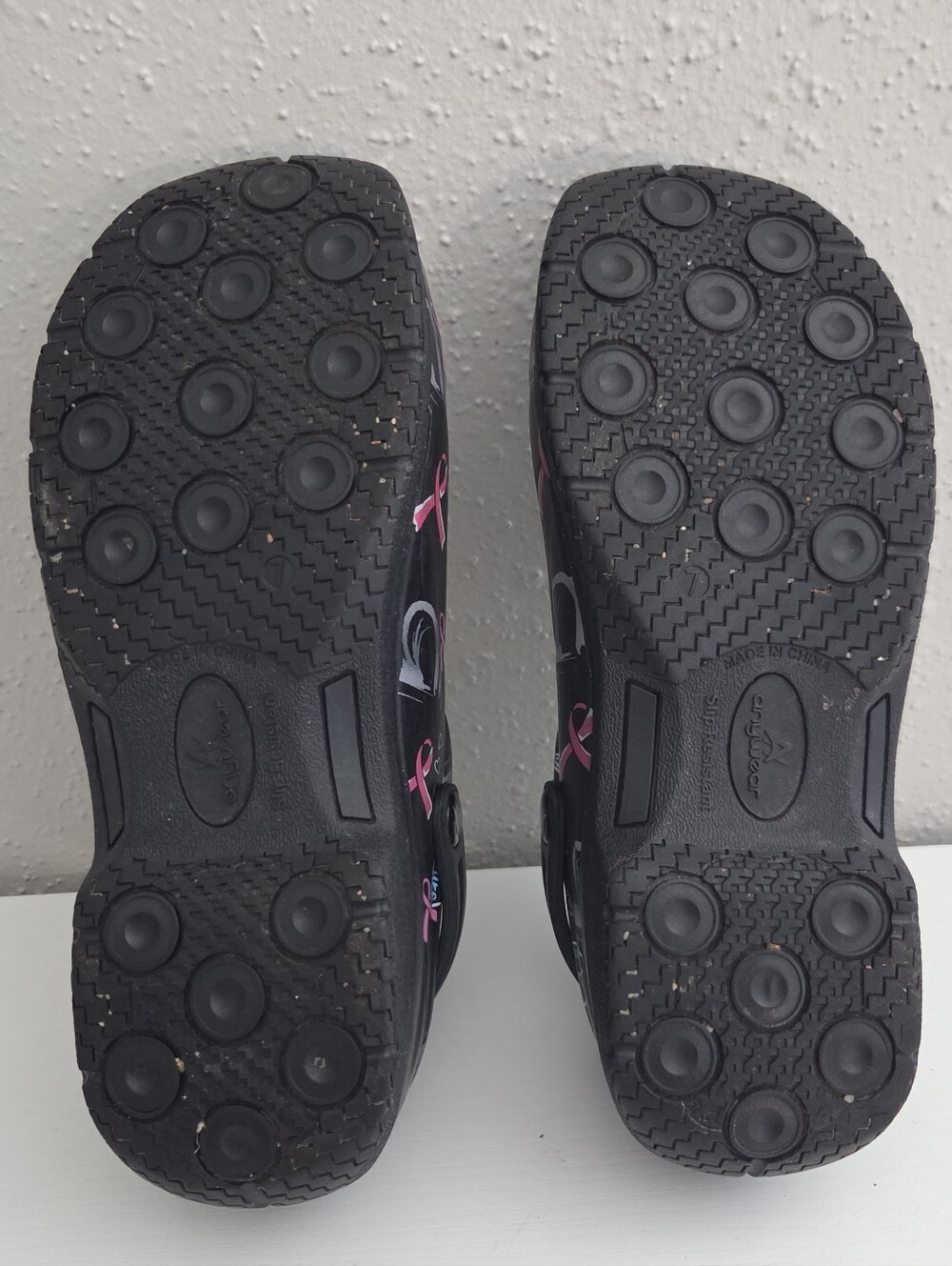 Size 7 Slip Resistant Clogs - Picture 9 of 11